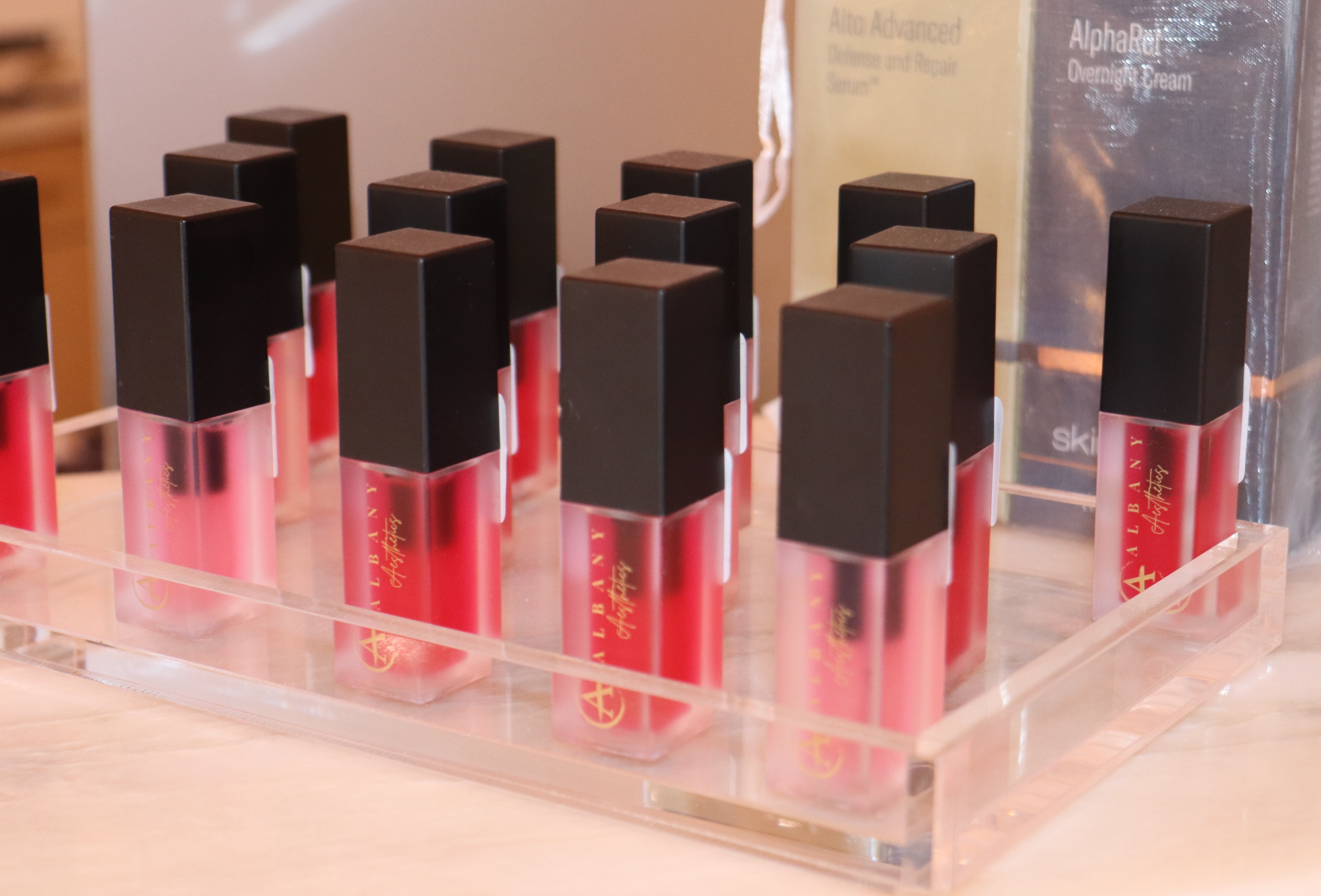 Albany Lip Oil - Nourishing and Hydrating Formula for Luscious Lips